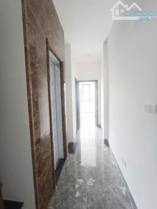 Nhà Phân Lô  Tiểu Khu Ngọc Khánh, Ô tô  vào nhà, 51m , 5 Tầng Thang Máy.