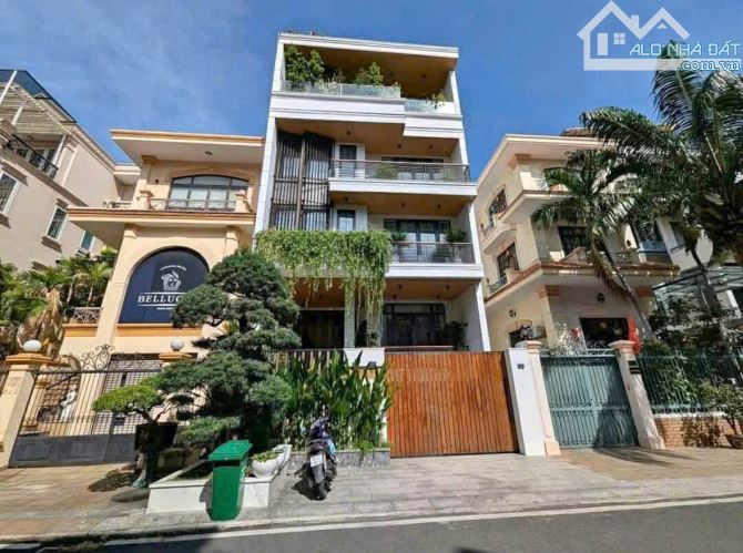 Biệt Thự khu Vip Nguyễn Trọng Tuyển, Q.TB - DTSD ~600m2, Hầm 4 Tầng full nội thất, 70 Tỷ
