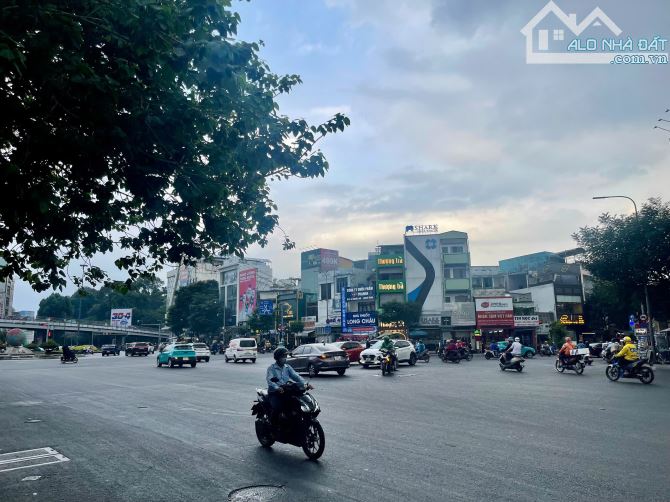 Chính chủ bán gấp nhà mặt tiền phạm văn đống DT11x50m, Cn 536m2 Cách Sân Bay TSN 1.3km
