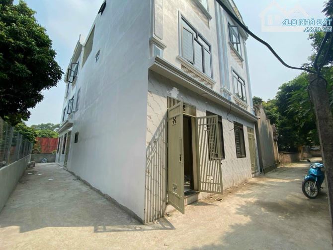 Căn này mua đầu tư để cho thuê thì tuyệt vời vì ngay sát trường đại học. Đến xem là ưng