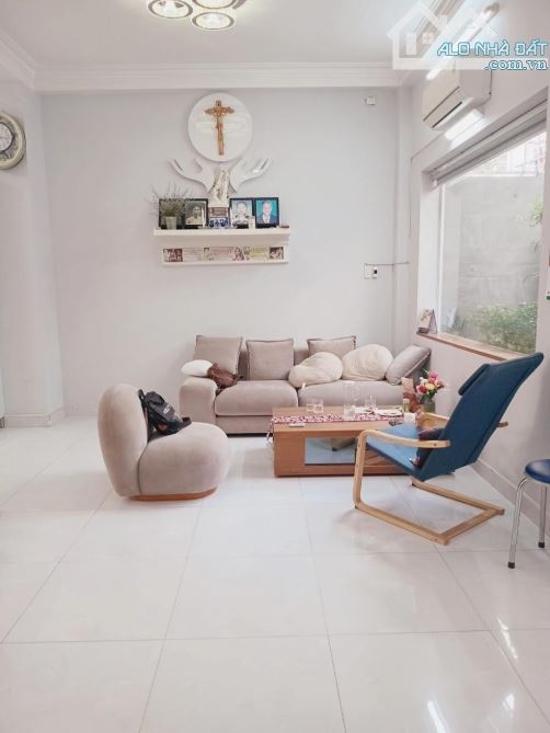 🏠 Hai mặt hẻm gần sân bay - 77m2 - 3 tầng nội thất - chỉ hơn #8tỷ