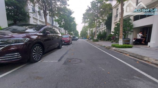 Bán biệt thự Vip KĐT The Manor Nguyễn Xiển - Hoàn thiện đẹp - Thang máy - Full nội thất