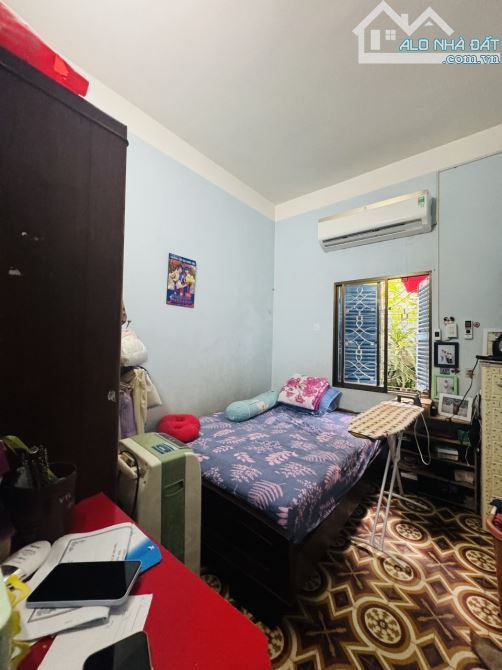BÁN NHÀ 3 TẦNG (cũ), MT ĐƯỜNG MÊ LINH, 180M2, NGANG 11M, GIÁ 18,5 TỶ. CN19.8