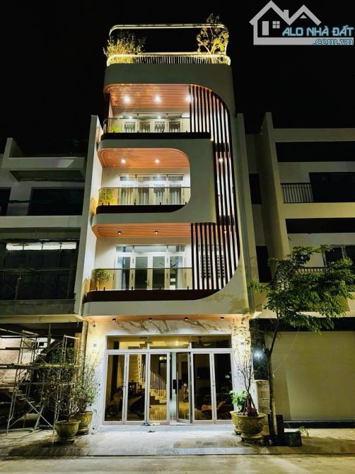 Nhà 4lầu1tum tuyệt đẹp hiện đại sổ hồng đường 16m B4 VCN Phước long kd tốt giá 14,7 tỷ