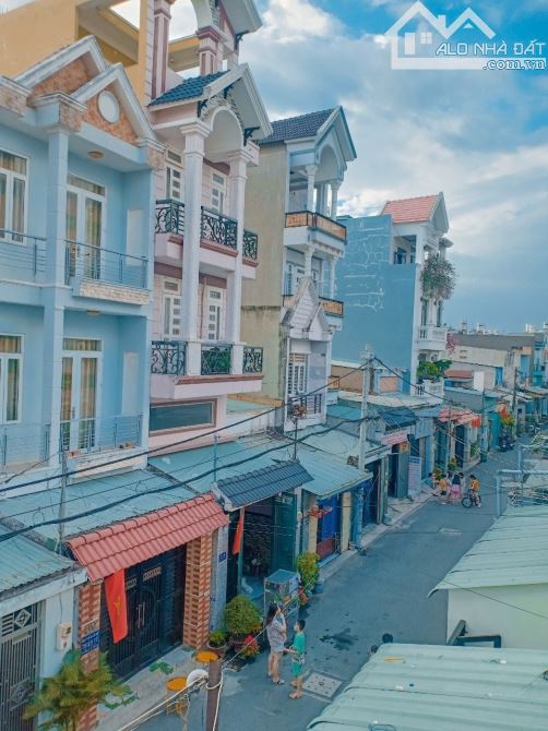 BÁN NHÀ 4 TẦNG ĐÚC HẺM XE HƠI TA13 QUẬN 12 GIÁ RẺ 5,9 TỶ DIỆN TÍCH 86M2 (4x21,5)