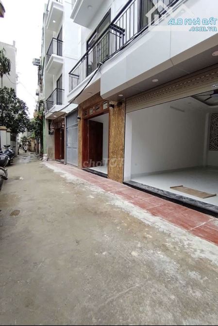 Phố Vĩnh Hưng, 50m2, 5 Tầng, Ô tô đỗ của, Hơn 6 tỷ