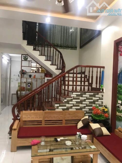 Thím e đang cần bán nhà 4t,45m tại Ngô Thì Sĩ,Hà Đông tiện ích tốt chỉ 8t