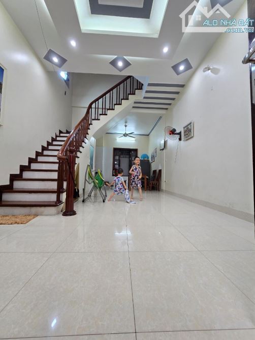 BÁN NHÀ KIM GIANG- MẶT NGÕ TO -OTO ĐẬU CỬA - SĐCC- 36M2 X 4TẦNG, 7 TỶ