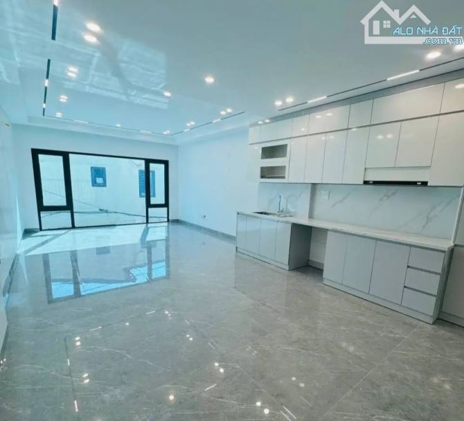 Chị hàng xóm nhà em cần bán nhà 5t,43m tại Phan Đình Giót,HĐ,t/máy chỉ 8t