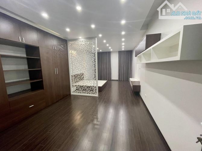 Bán Nhà Mặt Phố Trần Đăng Ninh Gần Phố Văn Phú 42m 5 Tầng 14.1 Tỷ