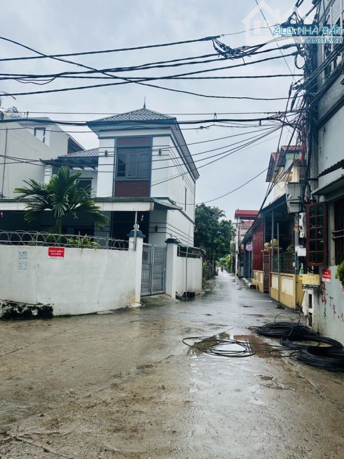 🏡 Bán nhà Đông Ngạc – 66m², mặt tiền hơn 5,3m, ô tô tránh 🚗  ✨ Vị trí đẹp, ngõ ô tô trán