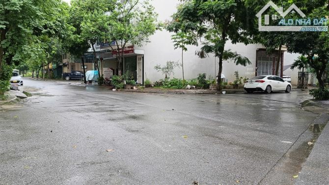 Bán đất view công viên kđt Kiến Hưng- 65m2 giá chỉ 13,7 tỷ mt 5m