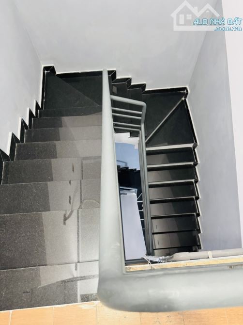 Bán căn hộ dịch vụ Bình Tân, đường số 7, hẻm xe tải, 88m2, 3 tầng, chỉ 59 triệu 1m2