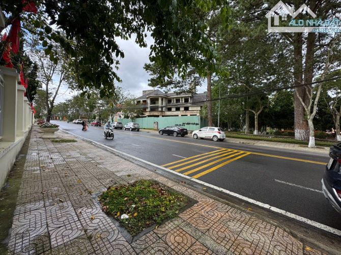 MẶT TIỀN QUANG TRUNG PHƯỜNG 9 ĐÀ LẠT - 1.335M2 FULL XÂY DỰNG - NGANG 21MET - MDXD 60%