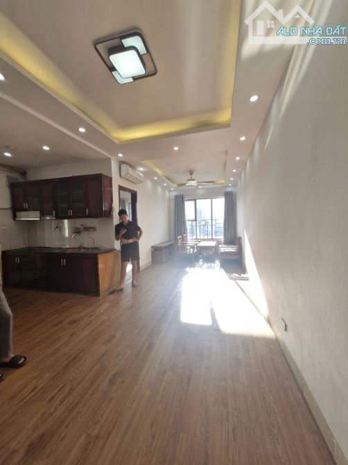 Bán nhanh căn chung cư 70m 2PN ở tòa 19t6 Kiến Hưng- Hà Đông, giá 3.3 tỷ, sẵn sổ đỏ