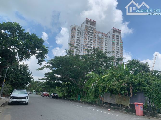 Bán 2 nền liền kề 5x20 , 2 nền là 200m2, đường 10m, xây dựng 1 trệt 2 lầu +sth, KDC 13E