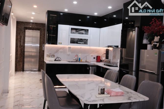 BÁN GẤP NHÀ PHÂNLÔ VIP, Ô TÔ TRÁNH , NHÀ CỰC ĐẸP , THANG MÁY, CHỦ TỰ XÂY CỰC KÌ TÂM HUYẾT,