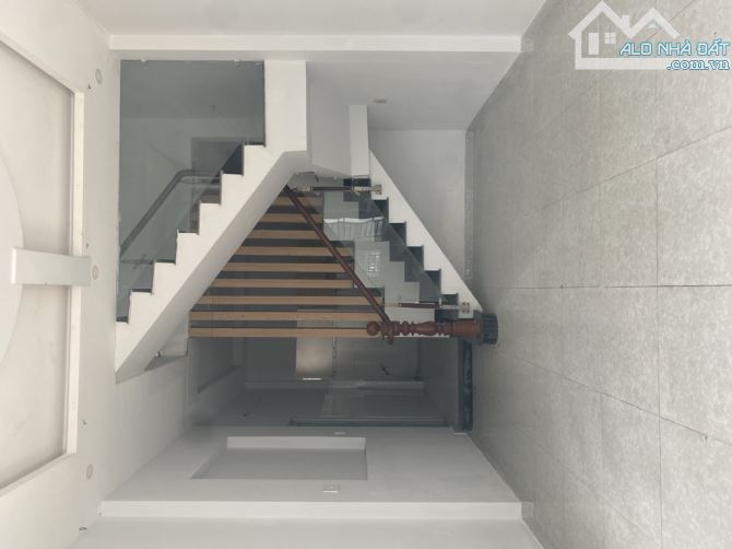 Nhà 4x15m mặt tiền Tân Thới Nhất, cầu Tham Lương, Q12, hơn 5 tỷ