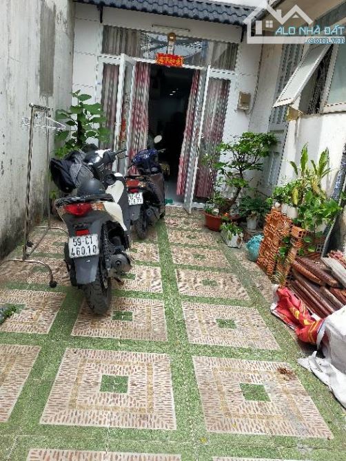 Bán nhà 2 tầng 60m2, Bùi Xuân Phái, Tân Phú, ô tô ngủ trong nhà, 3.x tỷ