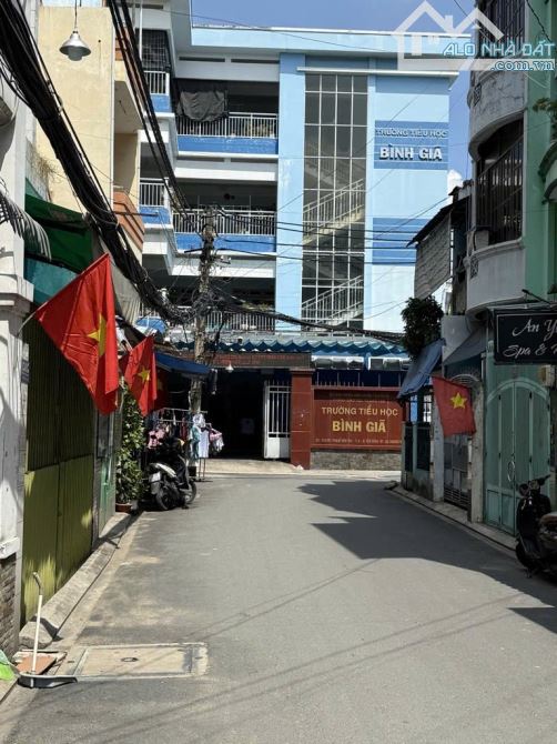 CHỈ 5.x TỶ – NHÀ ĐẸP 4 TẦNG NGAY TIỂU HỌC BÌNH GIÃ P3 TÂN BÌNH – HẺM XE HƠI ĐẬU CỬA