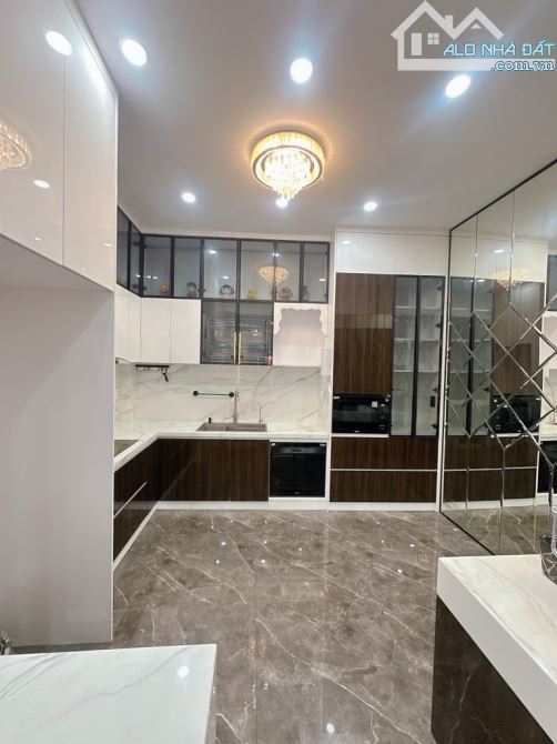 👨 👩  Hạ 500 triệu. CHỦ NHIỆT BÁN NHÀ 62M2. 4 TẦNG. ĐƯỜNG ÔTÔ. ĐỘC LẬP.