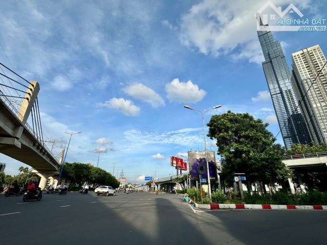 Nhà tặng full nội thất - Ngang 4M - Gần Landmark - Nguyễn Hữu Cảnh, BT