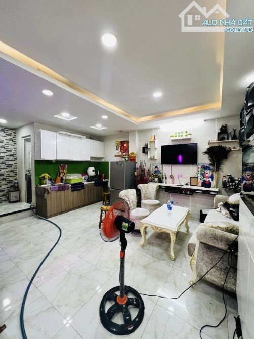 Ở NGAY! Bán Nhà 3 Tầng Cực Đẹp Phan Xích Long, 32m2, 5.2 Tỷ