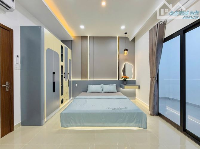 Nhà tặng full nội thất đẹp 3 PN 3 wc  sổ hồng chính chủ nhỉnh 5 tỷ