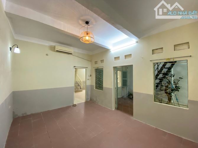 Cho thuê ở nhóm 7 người Phố Khâm Thiên, 120m2 x 2.5 tầng, 6 ngủ, 2 vệ sinh, 10 Triệu/th