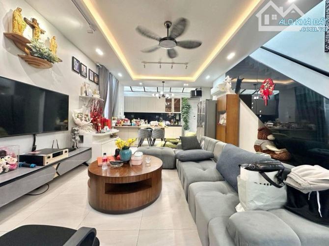 SÁT MT! Bán Nhà 4 Tầng Cực Đẹp Đường 3/2, 50m2, 8.5 Tỷ
