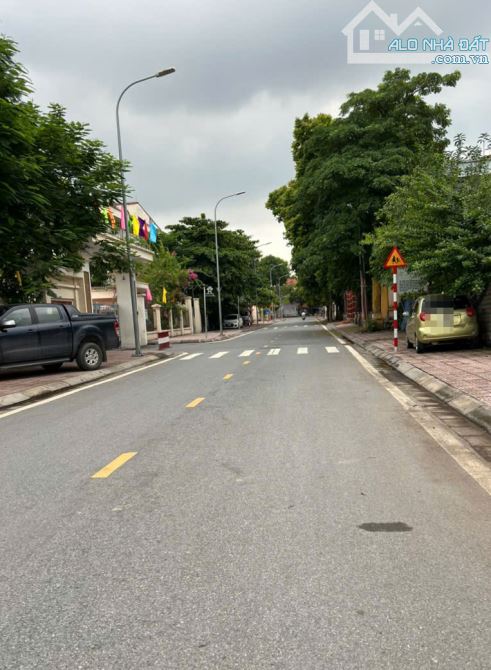 BÁN ĐẤT TẶNG NHÀ –THỤY PHƯỜNG( ĐÔNG NGẠC) - LÔ GÓC – MẶT NGÕ THÔNG