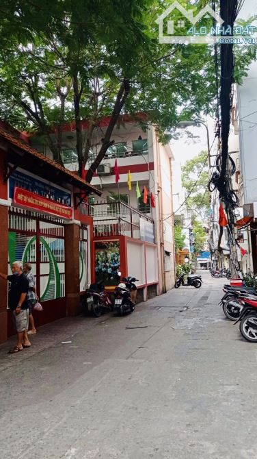 Quận 3, Nguyễn Thị Minh Khai, HXH, 27m2 giá 5.9T