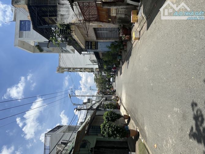 🏠 BÁN ĐẤT TẶNG NHÀ HẺM 8M TẢI THÔNG - NGAY NGÃ BA ĐÔNG QUANG Q12- DT 4x18M - GIÁ 4,92 TỶ