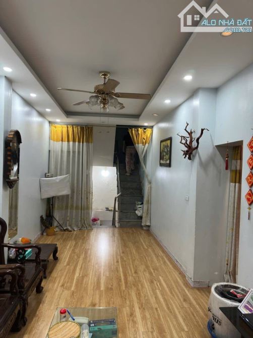 BÁN NHÀ 3 TẦNG - 1 MẶT PHỐ - 1 MẶT NGÕ  - VỈA HÈ RỘNG - SỔ NỞ HẬU  - LÔ GÓC - VỈA HÈ - KIN