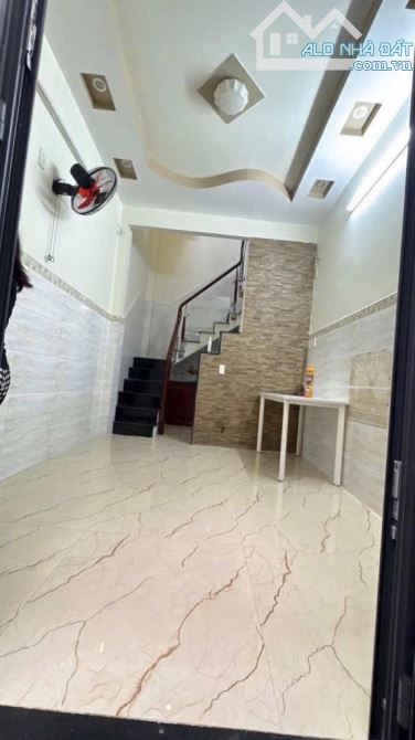 Nhà 4 tầng - 19m2 - Hẻm 4m - Bến Vân Đồn Quận 4.