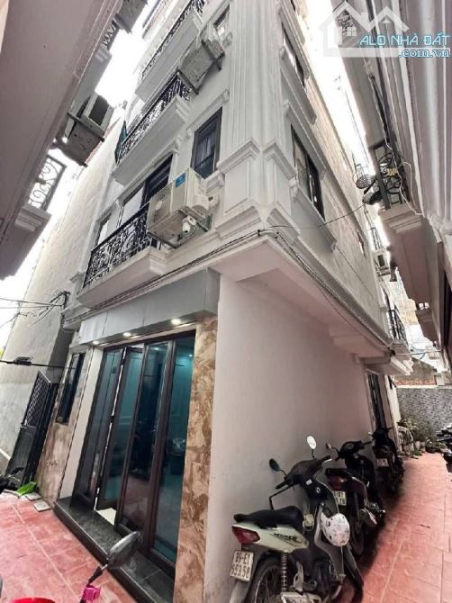 BÁN NHÀ ĐH CÔNG NGHIỆP - LÔ GÓC 5 TẦNG - DIỆN TÍCH RỘNG - Ô TÔ CHẠY VÒNG QUANH - Ở SƯỚNG