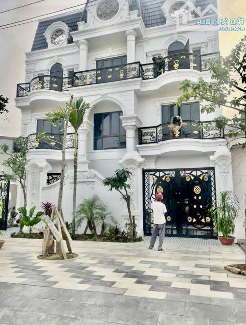🔥Bán Biệt Thự Căn hộ 240m2_18phòng Đường 30m Văn Cao