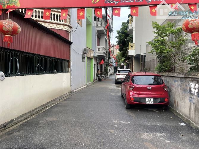 Bán mảnh đất tại Thạch Bàn ngõ 68 Nguyễn Văn Linh - 80m MT 5m5 ô tô 7 chỗ - giá 10tỷ8