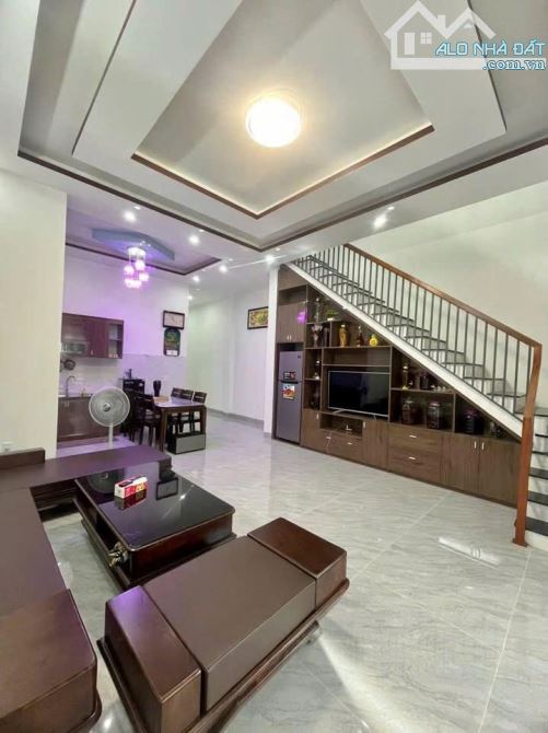 📌📌📌LÀM VIỆC TRỰC TIẾP GIÁ TỐT !!!nhà 2 tầng đường nhựa 5m oto thông  khu Tôn Đản