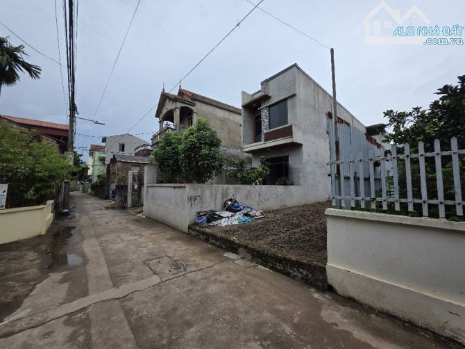 Bán Gấp Nhà Đẹp Văn Đức_300m- MT12m  sẵn nhà 3 Tầng ở và Đầu Tư Cực Tốt