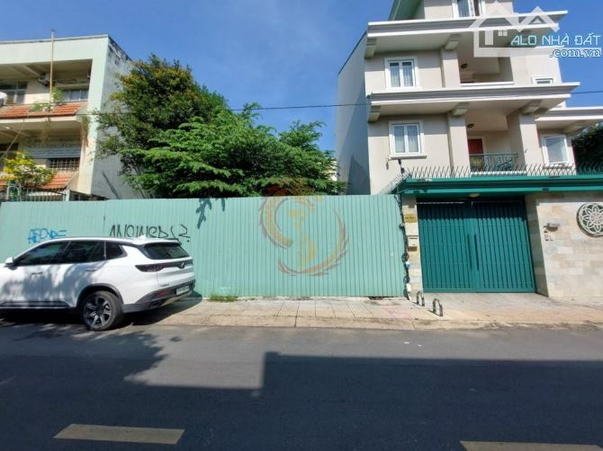 120 tỷ! Bán đất MT Đ. Nguyễn Thành Ý, Q.1 – 12.5x20m – 239m2.