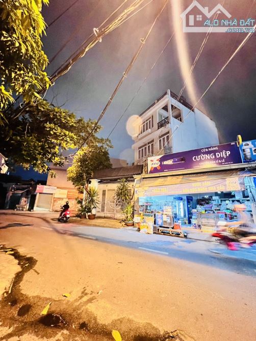 LÔ GÓC HẺM 1 TRỤC OTO NGỦ TRONG NHÀ