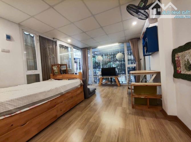 CHO THUÊ NHÀ TẬP THỂ 2 TẦNG - PHỐ NGUYỄN CHÍ THANH - KHU VIP - Ô TÔ TRÁNH - ĐỦ ĐỒ
