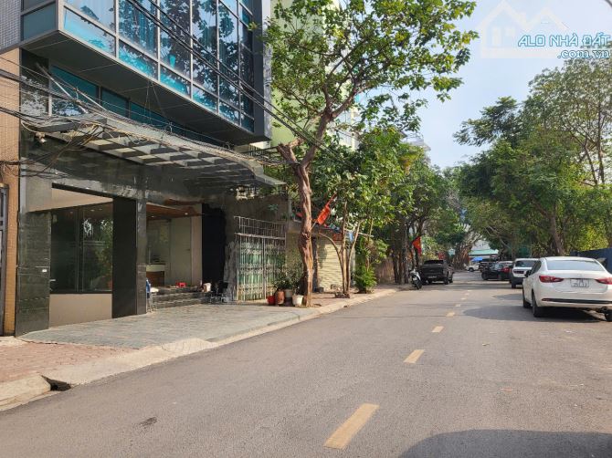 Đất đẹp Đỗ Nhuận, Phố Lôc. Gần CV Hoà Bình. Phân lô, vỉa hè 3m, oto tránh dừng đỗ.