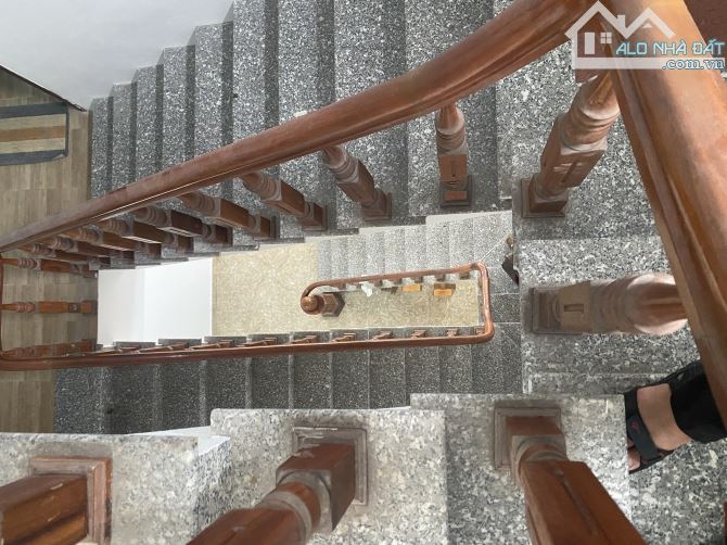 Bán nhà 4 tầng .Dt 65m2 . Mt 5m. Ngõ Ô Tô  tránh- Đường Trần Hưng Đạo
