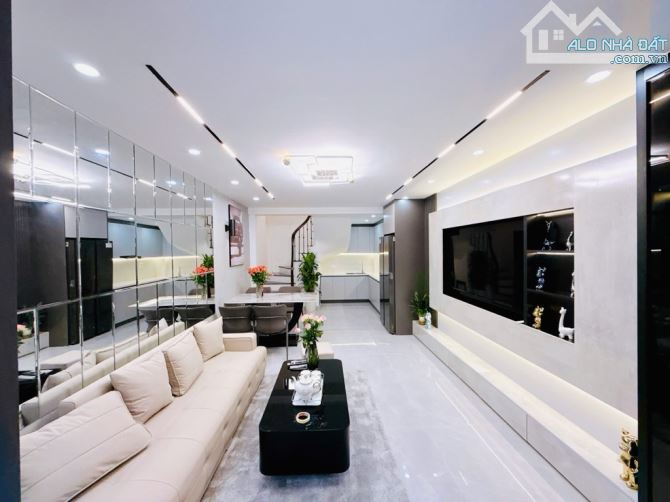 Nhà đẹp Vũ Trọng Phụng, 5 tầng, 32m², full NT, phân lô, giá tốt 7.8 tỷ