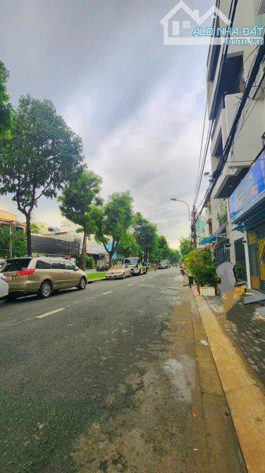 Mặt tiền Quận 7, Nguyễn Thị Thập, 3 tầng, 40m2, HXH, Nhỉnh 6 tỷ