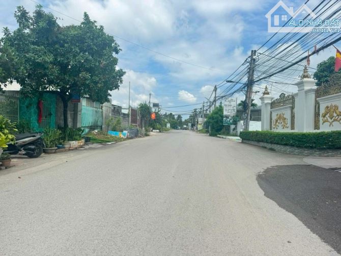 Bán xưởng Trảng Dài, 2 mặt tiền đường 768B, giá như trong hẻm(XB048)