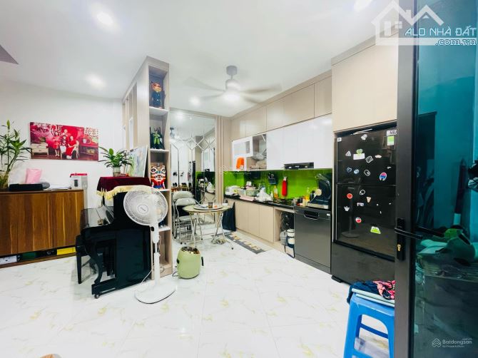 Bán nhà Minh Khai 30/35m2 T2 5T 7,5 tỷ Lô Góc Ngõ thông tặng nội Thất