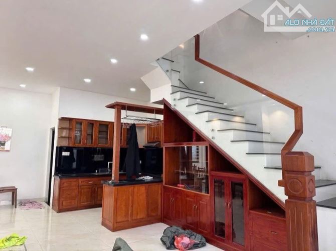 Bán nhà 3 tầng kiệt 3m5 Núi Thành sát Cầu Rồng. Dt 55m2 gần đường nhà kiên cố ở tốt
